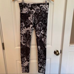 PLAYGROUND PANTS LEGGINGS BLACK GRAY FLORAL ROSE PRINT Size S ACTIVE